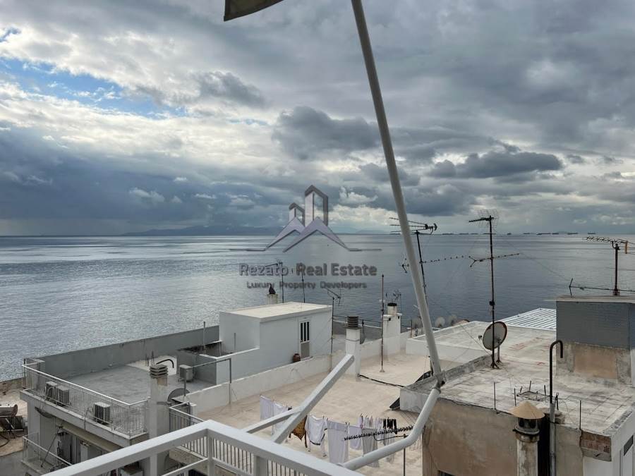 (For Sale) Residential Floor Apartment || Piraias/Piraeus - 110 Sq.m, 3 Bedrooms, 500.000€ 
